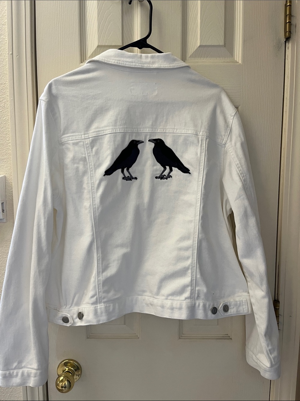Time and Tru Women's White Denim Jacket with Silver Buttons Crows